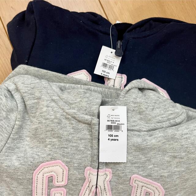 babyGAP(ベビーギャップ)の新品　baby gap ロゴ　スウェット　パーカー  100 105 女の子 キッズ/ベビー/マタニティのキッズ服女の子用(90cm~)(ジャケット/上着)の商品写真