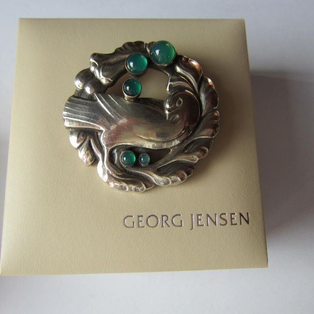 Georg Jensen(ジョージジェンセン)の【未使用】ジョージ・ジェンセン ブローチ＃123 DOVE　グリーンアゲイト レディースのアクセサリー(ブローチ/コサージュ)の商品写真