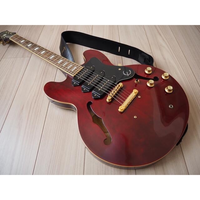 Epiphone(エピフォン)のEpiphone Riviera Custom P-93 Wine Red 楽器のギター(エレキギター)の商品写真