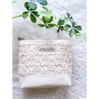 ローラアシュレイ(LAURA ASHLEY)の30%オフ！ローラアシュレイ　  レース　ポーチ　ギフト　プレゼント(ポーチ)