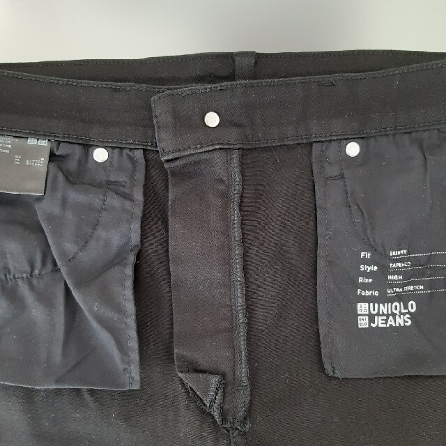 UNIQLO(ユニクロ)の未使用UNIQLOウルトラストレッチスキニーハイライズジーンズ黒71cmL～XL レディースのパンツ(デニム/ジーンズ)の商品写真