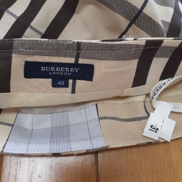 BURBERRY(バーバリー)のスカート2枚 バーバリーロンドン　フーフォレー レディースのスカート(ひざ丈スカート)の商品写真