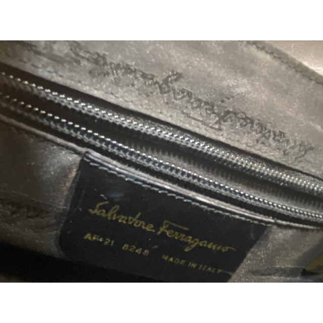 Salvatore Ferragamo(サルヴァトーレフェラガモ)の【値下げしました】フェラガモ　ショルダーバッグ　AF-21　8248 レディースのバッグ(ショルダーバッグ)の商品写真