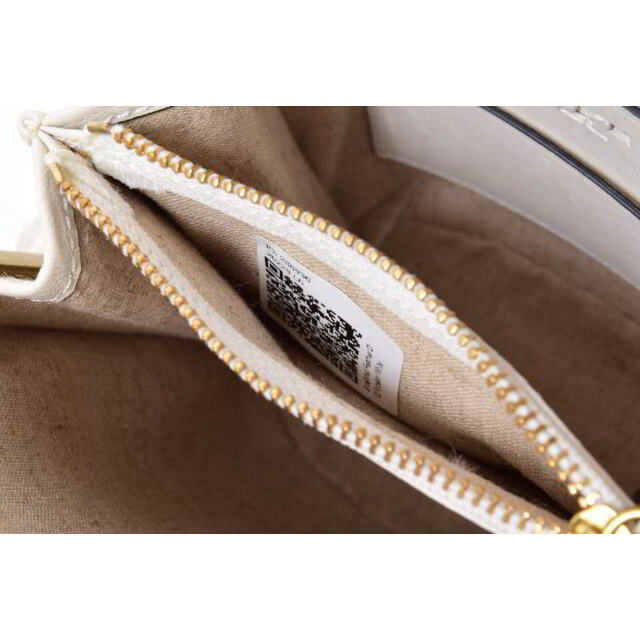 Tory Burch(トリーバーチ)のTORY BURCH EMBELLISHED FEATHER ハンドバッグ レディースのバッグ(ハンドバッグ)の商品写真