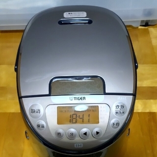 タイガー(TIGER)のタイガー　IH炊飯ジャー　5.5合炊き　JPW-A100NP(炊飯器)