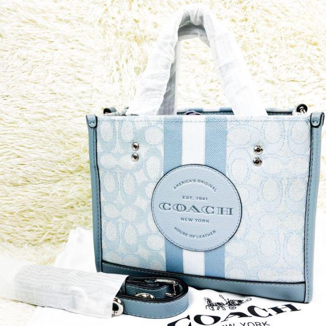 COACH(コーチ)のゆりっぺ様専用COACHデンプシートート22シグネチャージャカード ライトブルー レディースのバッグ(トートバッグ)の商品写真