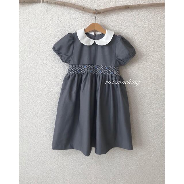 定番　グレー　半袖　秋冬春　スモッキング　ワンピース　ファミリア　好き キッズ/ベビー/マタニティのキッズ服女の子用(90cm~)(ワンピース)の商品写真