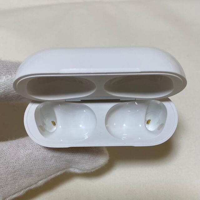 Apple(アップル)のApple AirPods アップル エアーポッズ プロ　充電ケース 充電機 スマホ/家電/カメラのオーディオ機器(ヘッドフォン/イヤフォン)の商品写真