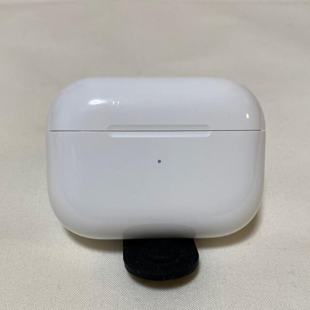 Apple(アップル)のApple AirPods アップル エアーポッズ プロ　充電ケース 充電機 スマホ/家電/カメラのオーディオ機器(ヘッドフォン/イヤフォン)の商品写真