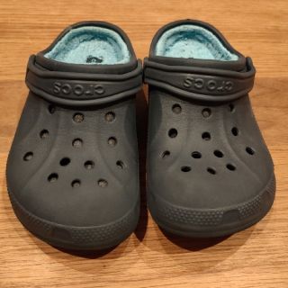 クロックス(crocs)のクロックス　crocs　サイズJ５　黒×水色(サンダル)