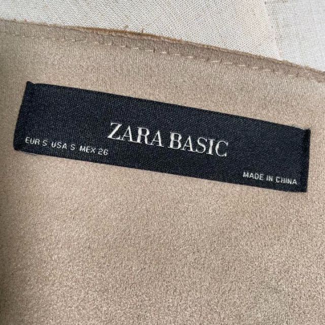 ZARA(ザラ)のZARA BASIC フラワー刺繍入り　ロングコート　花柄刺繍　ベージュ　S レディースのジャケット/アウター(ロングコート)の商品写真