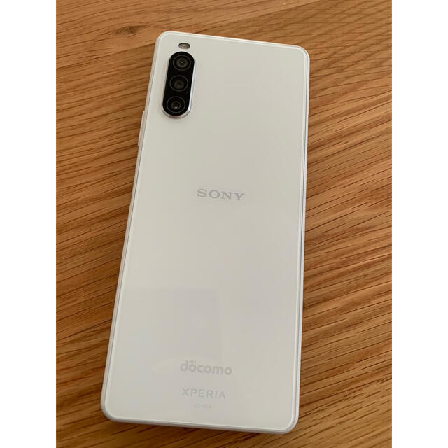 Xperia(エクスペリア)のXperia 10 Ⅱ ホワイト simフリー（中古品)  M&M&M様専用 スマホ/家電/カメラのスマートフォン/携帯電話(スマートフォン本体)の商品写真