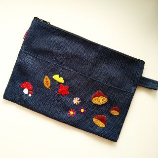 ハンドメイド　刺繍ポーチ　ポケット付き　秋　栗　秋桜　もみじ　きのこ　ポーチ(その他)