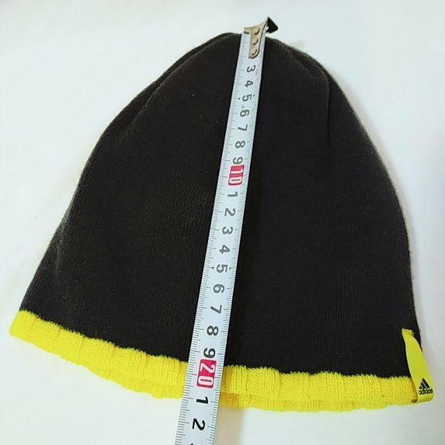 adidas(アディダス)の未使用に近い　アディダス　ニット　帽子　冬用　ブラック レディースの帽子(ニット帽/ビーニー)の商品写真