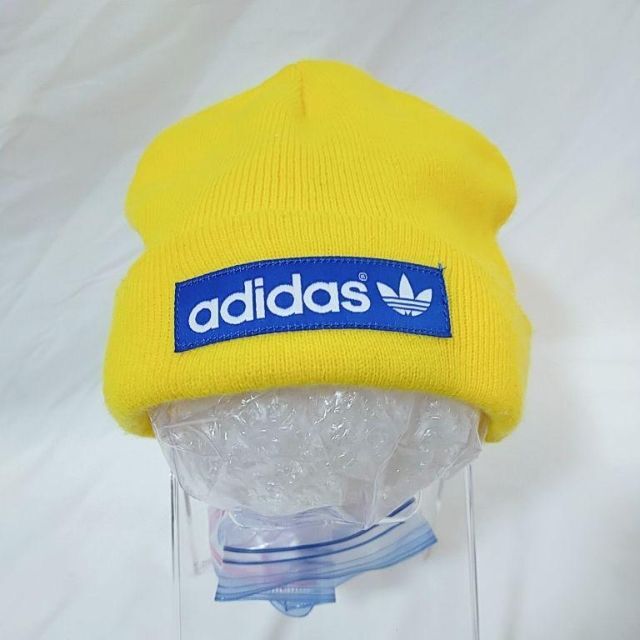 adidas(アディダス)の未使用に近い　アディダス　ニット　帽子　冬用　黄色い レディースの帽子(ニット帽/ビーニー)の商品写真