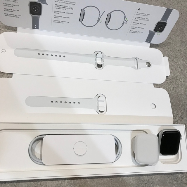 Apple Watch(アップルウォッチ)の【新品・未使用】Apple Watch 8 GPS 41mm シルバー スマホ/家電/カメラのスマートフォン/携帯電話(その他)の商品写真