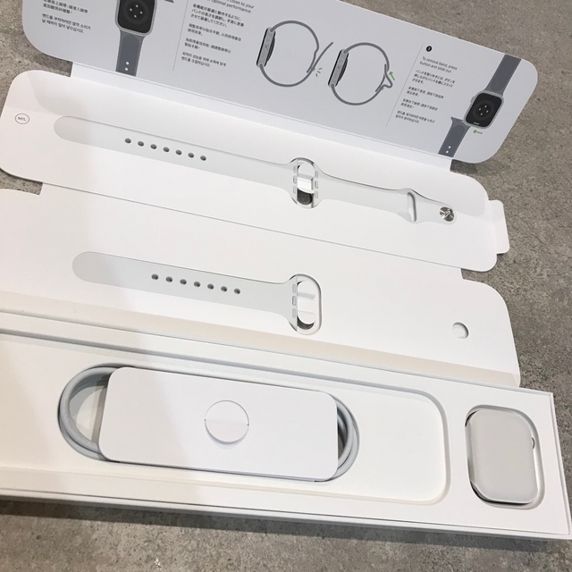 Apple Watch(アップルウォッチ)の【新品・未使用】Apple Watch 8 GPS 41mm シルバー スマホ/家電/カメラのスマートフォン/携帯電話(その他)の商品写真