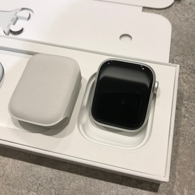 Apple Watch(アップルウォッチ)の【新品・未使用】Apple Watch 8 GPS 41mm シルバー スマホ/家電/カメラのスマートフォン/携帯電話(その他)の商品写真