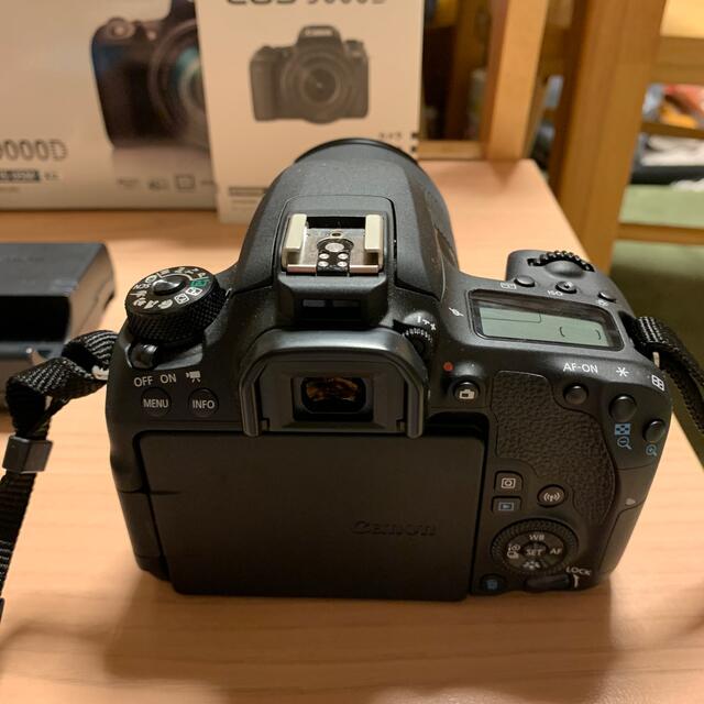 Canon(キヤノン)のCanon EOS 9000D EF-S18-135 IS USMレンズキット スマホ/家電/カメラのカメラ(デジタル一眼)の商品写真