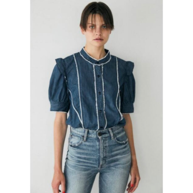 moussy(マウジー)の新品・タグ付き　マウジー　デニムシャツ　 レディースのトップス(シャツ/ブラウス(半袖/袖なし))の商品写真