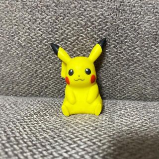 ピカチュウ  フィギュア　ガチャガチャ　ポケモン(キャラクターグッズ)