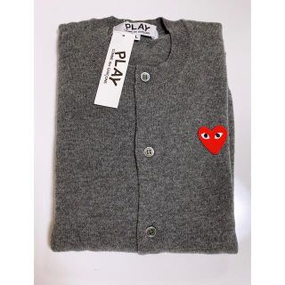 コムデギャルソン(COMME des GARCONS)の【新発売】プレイコムデギャルソン カーディガンレディースLサイズ　グレー(カーディガン)