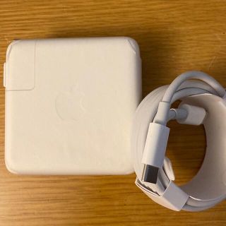 アップル(Apple)の【純正品・未使用】MacBook 61w 電源アダプタとUSB-C 充電ケーブル(PC周辺機器)