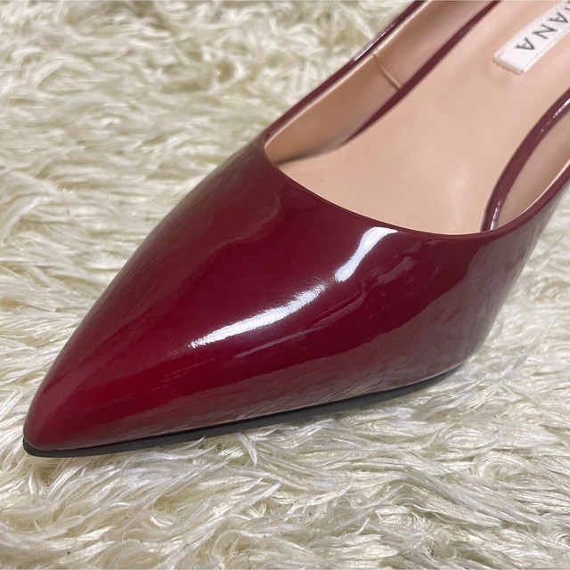 DIANA(ダイアナ)の美品 ダイアナ エナメル パンプス ボルドー 紅色 ワインレッド バーガンディ レディースの靴/シューズ(ハイヒール/パンプス)の商品写真