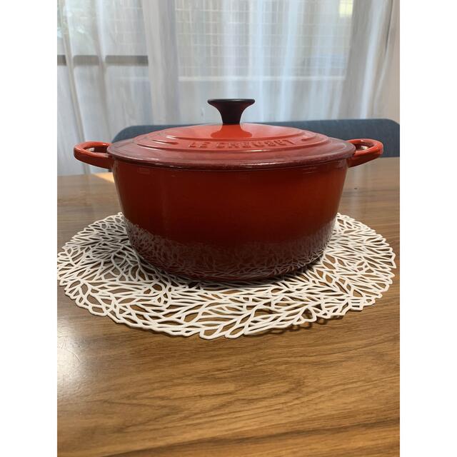 LE CREUSET(ルクルーゼ)のル・クルーゼ　LE CREUSET  22 レッド インテリア/住まい/日用品のキッチン/食器(鍋/フライパン)の商品写真