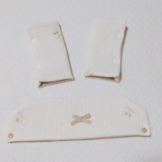 抱っこ紐カバー　ガーゼさくらんぼ刺繍(外出用品)