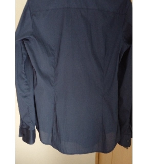 ユニクロシャツ　ブラウス　紺　Mサイズ レディースのトップス(シャツ/ブラウス(長袖/七分))の商品写真