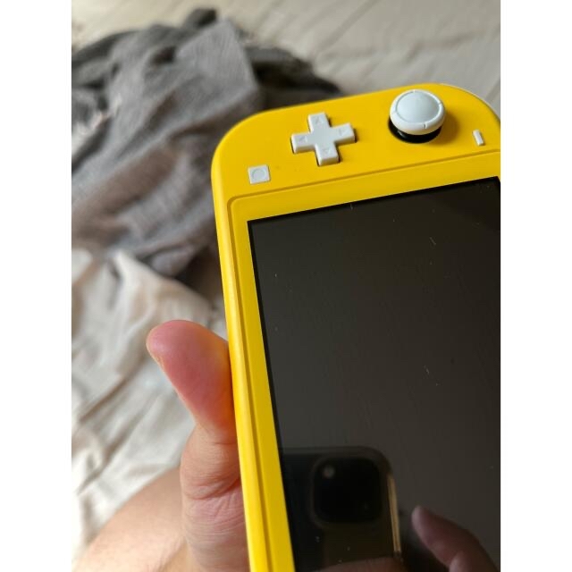 Nintendo Switch(ニンテンドースイッチ)のNintendo Switch Lite イエロー エンタメ/ホビーのゲームソフト/ゲーム機本体(家庭用ゲーム機本体)の商品写真