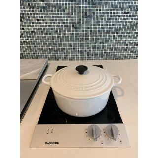 ルクルーゼ(LE CREUSET)のル・クルーゼ（Le Creuset）シグニチャー ココット・ロンド 22cm 白(鍋/フライパン)