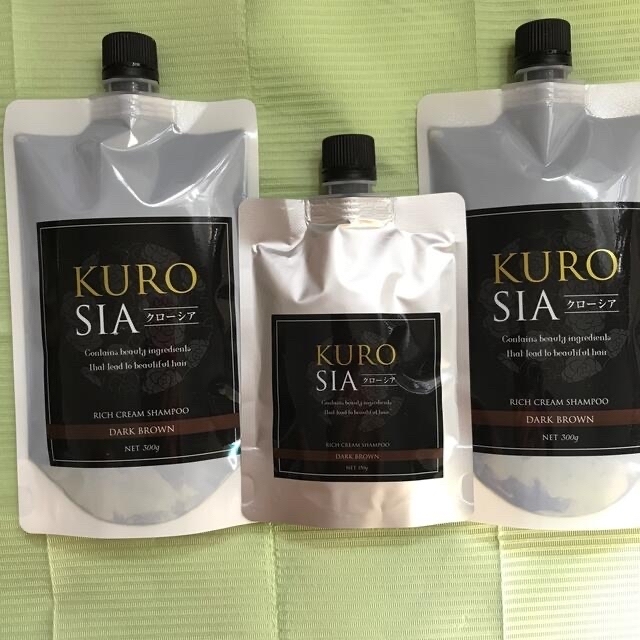 クローシア　白髪染めヘアカラークリームシャンプー300g×２袋　150g×1袋 コスメ/美容のヘアケア/スタイリング(シャンプー)の商品写真