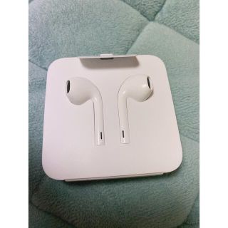 新品iPhone純正イヤホン(ヘッドフォン/イヤフォン)