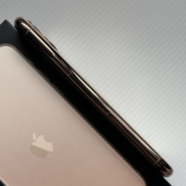 Apple(アップル)のiPhone 11 Pro 512GB ゴールド（国内版SIMフリー） スマホ/家電/カメラのスマートフォン/携帯電話(スマートフォン本体)の商品写真