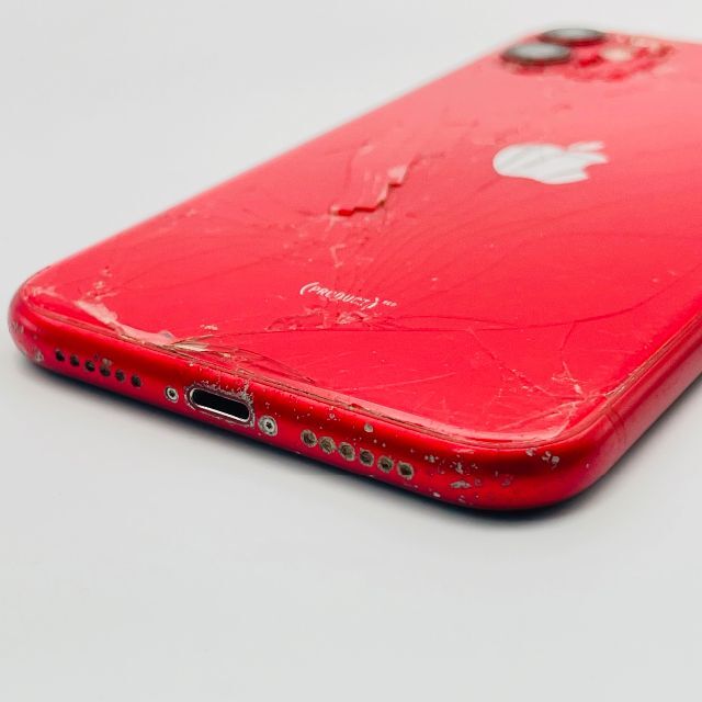 Apple(アップル)のiPhpne 11 128GB （PRODUCT)RED 訳アリ スマホ/家電/カメラのスマートフォン/携帯電話(スマートフォン本体)の商品写真