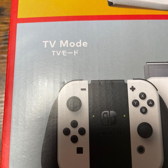 Nintendo Switch 有機ELモデル Joy-Con ホワイト エンタメ/ホビーのゲームソフト/ゲーム機本体(家庭用ゲーム機本体)の商品写真