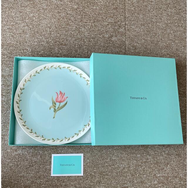 Tiffany & Co.(ティファニー)の新品　ティファニー　プレート　皿　ピンクチューリップ　24cm インテリア/住まい/日用品のキッチン/食器(食器)の商品写真