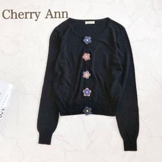 チェリーアン(cherry Ann)の美品　チェリーアン　Cherry Ann　カーディガン　フラワーモチーフ　黒(カーディガン)