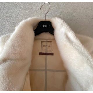 フォクシー(FOXEY) ファーコート(レディース)(ホワイト/白色系)の フォクシー(FOXEY) ファーコート(レディース)(ホワイト/白色系)の