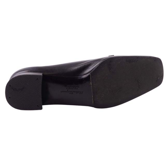 Salvatore Ferragamo(サルヴァトーレフェラガモ)のサルヴァトーレ フェラガモ パンプス ローファー ガンチーニ 6D ブラック レディースの靴/シューズ(ハイヒール/パンプス)の商品写真