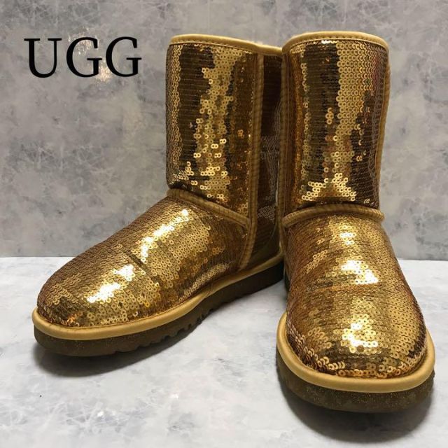 UGG(アグ)の美品　UGG アグ　クラシックショート　ゴールド　36 スパンコール　レア レディースの靴/シューズ(ブーツ)の商品写真