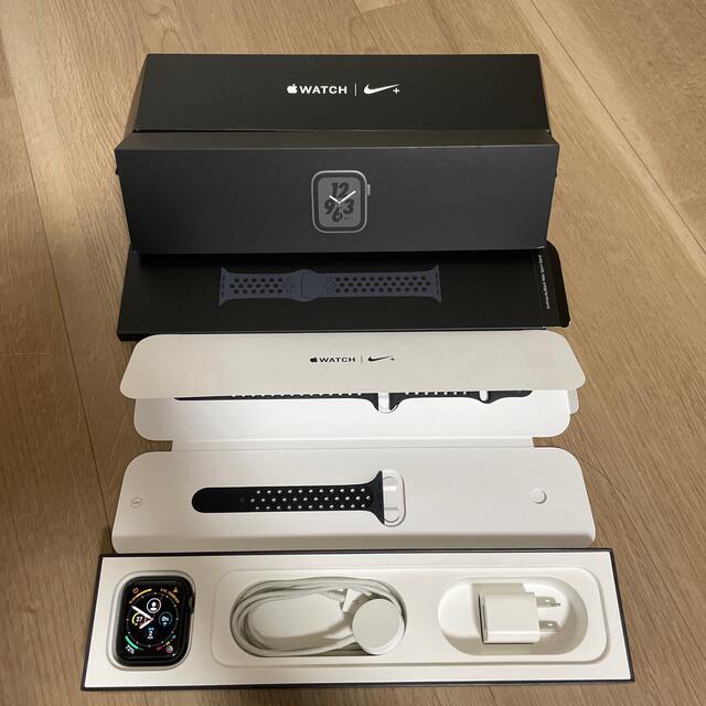 Apple(アップル)のApple Watch Series 4 Nike＋ グレイアルミニウム アンス スマホ/家電/カメラのスマートフォン/携帯電話(その他)の商品写真