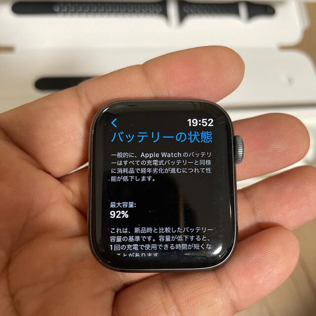 Apple(アップル)のApple Watch Series 4 Nike＋ グレイアルミニウム アンス スマホ/家電/カメラのスマートフォン/携帯電話(その他)の商品写真