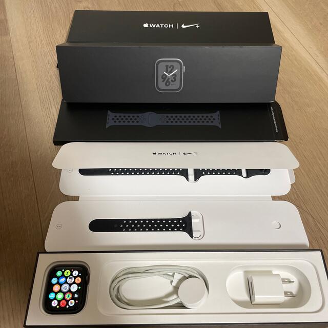 Apple(アップル)のApple Watch Series 4 Nike＋ グレイアルミニウム アンス スマホ/家電/カメラのスマートフォン/携帯電話(その他)の商品写真