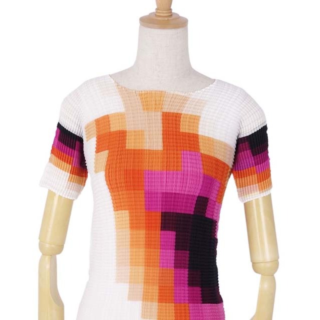 ISSEY MIYAKE(イッセイミヤケ)のイッセイミヤケ Tシャツ カットソー プリーツ レディース 半袖 トップス M レディースのトップス(Tシャツ(半袖/袖なし))の商品写真