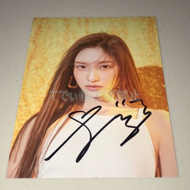 IVE イソ 直筆サイン「After LIKE」スチール写真の通販 by てで IVE イソ 直筆サイン「After LIKE」スチール写真の通販 by てで