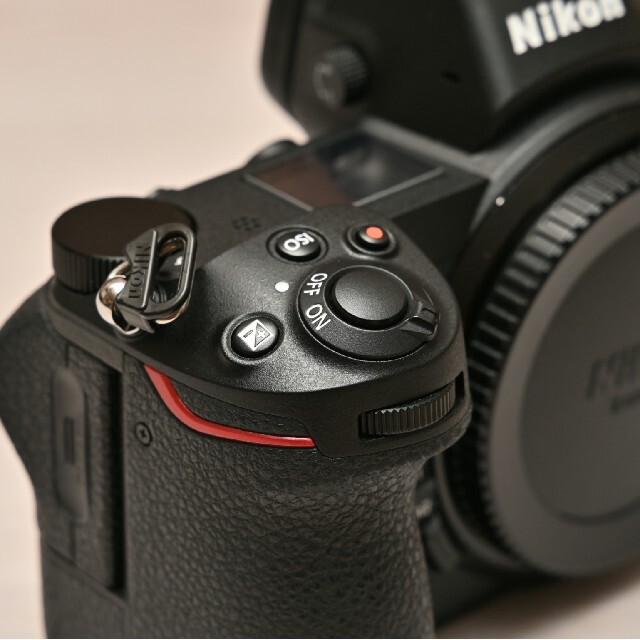 Nikon(ニコン)の【美品・残保証あり】Nikon Z6の スマホ/家電/カメラのカメラ(ミラーレス一眼)の商品写真