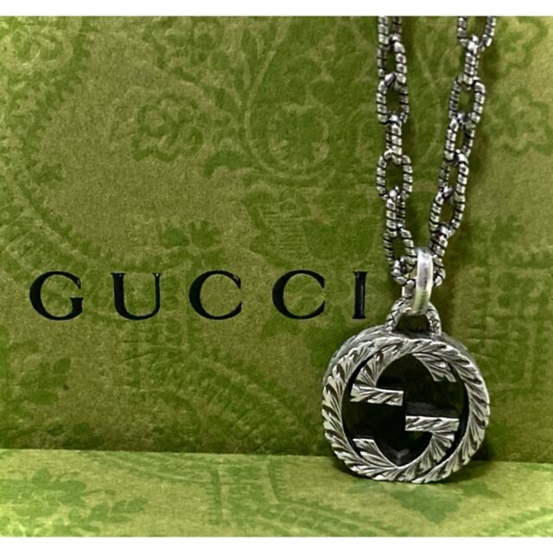 Gucci(グッチ)の正規品 グッチ アラベスク/インターロッキングG ネックレス  燻加工/ラージ メンズのアクセサリー(ネックレス)の商品写真
